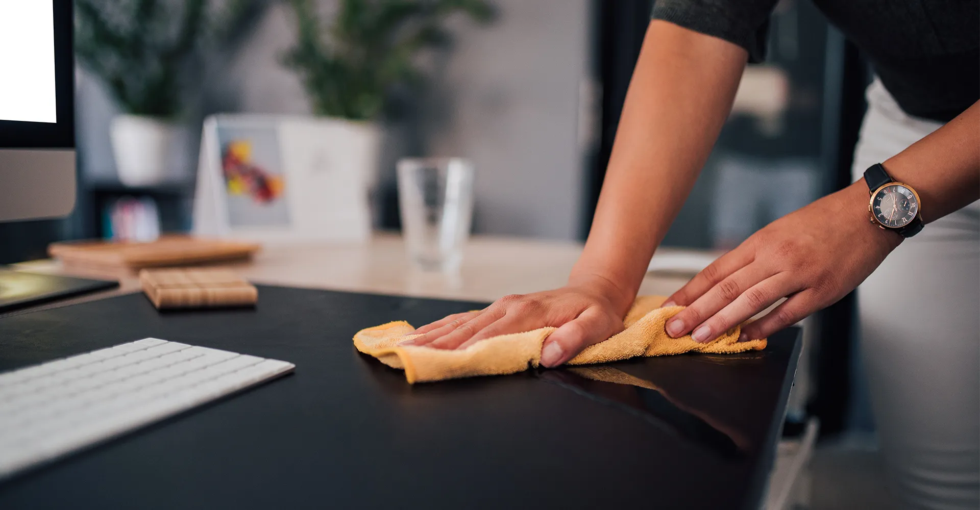 Imagem ilustrativa para o artigo Contrate faxina para escritório: limpeza empresarial de alto nível da Maria Brasileira